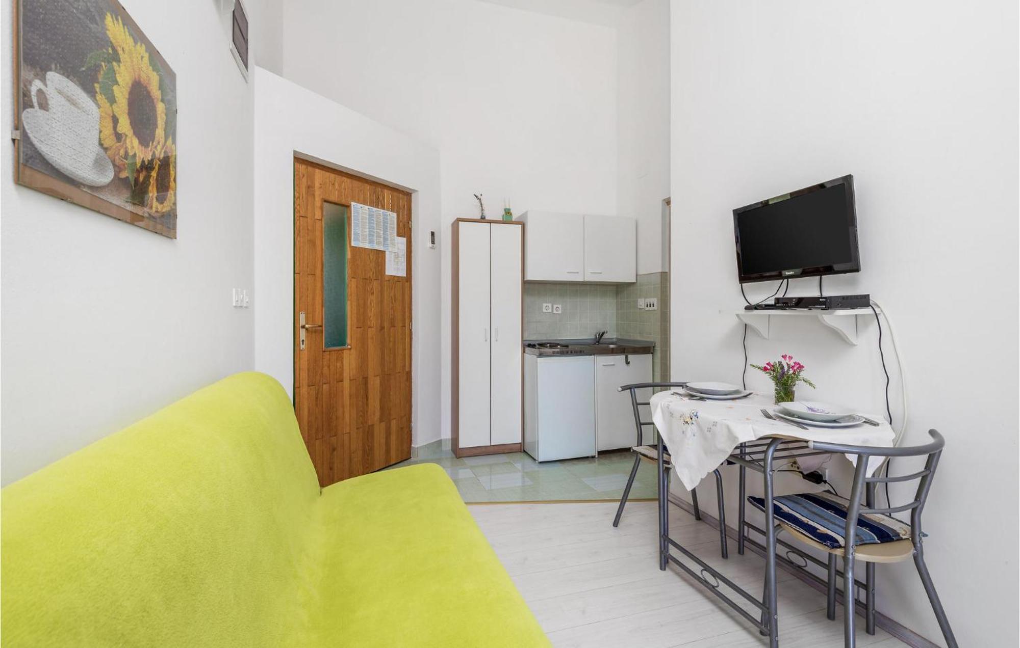 Beautiful Apartment In Potocnica With Wifi Borovici Exterior photo
