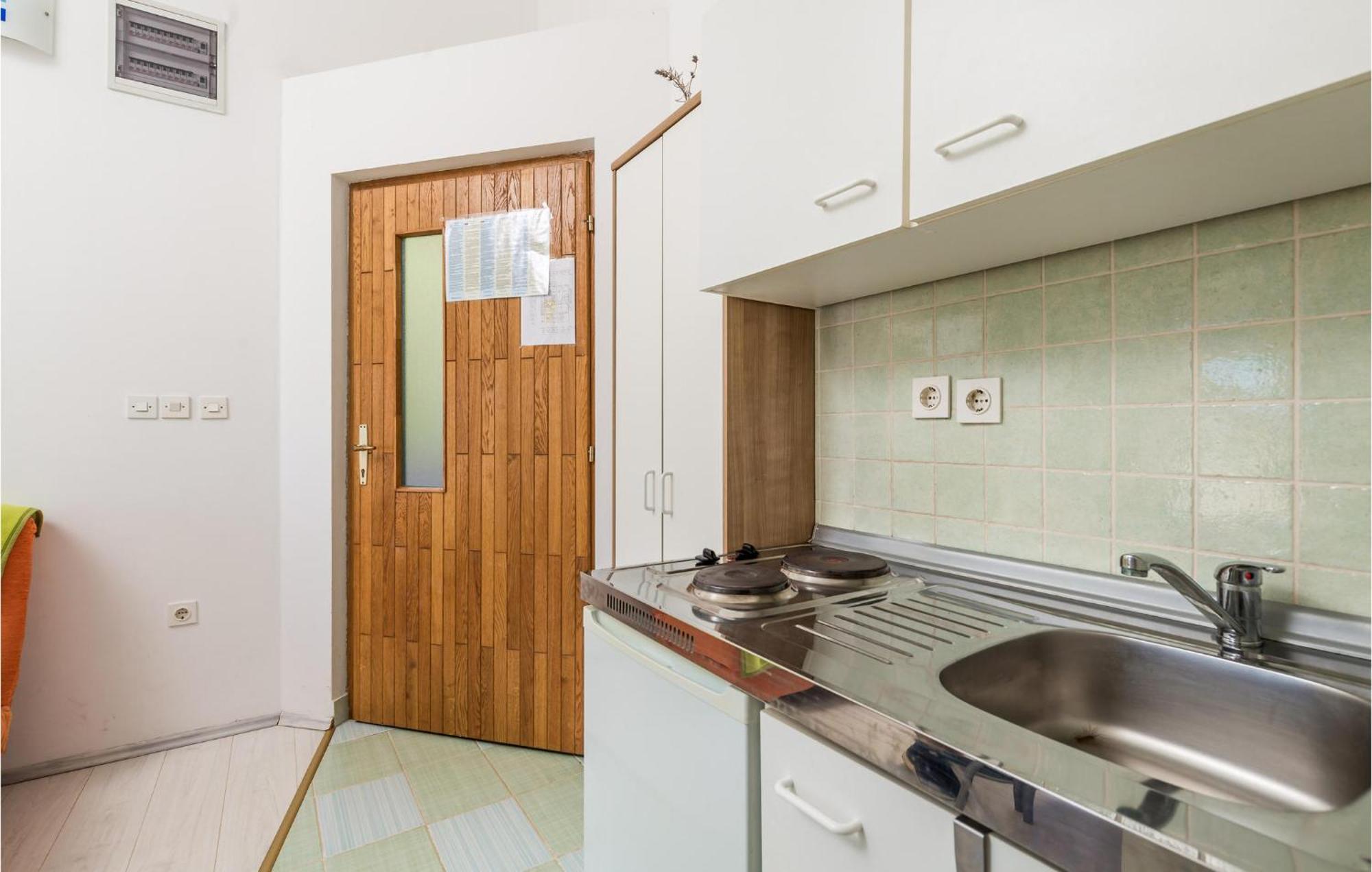 Beautiful Apartment In Potocnica With Wifi Borovici Exterior photo